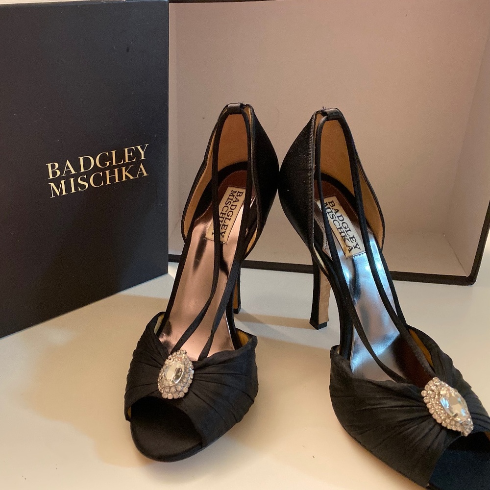 Badgley Mischka Black Satin Open Toe Sandal 7.5